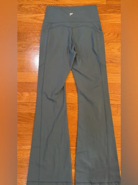 Fabletics High RIse 29" Flare Pants in Aqua (Blue/Green) - Size Small Pockets - Picture 8 of 9